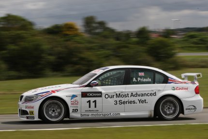 Andy Priaulx kan stadig fravriste Yvan Muller mesterskabet